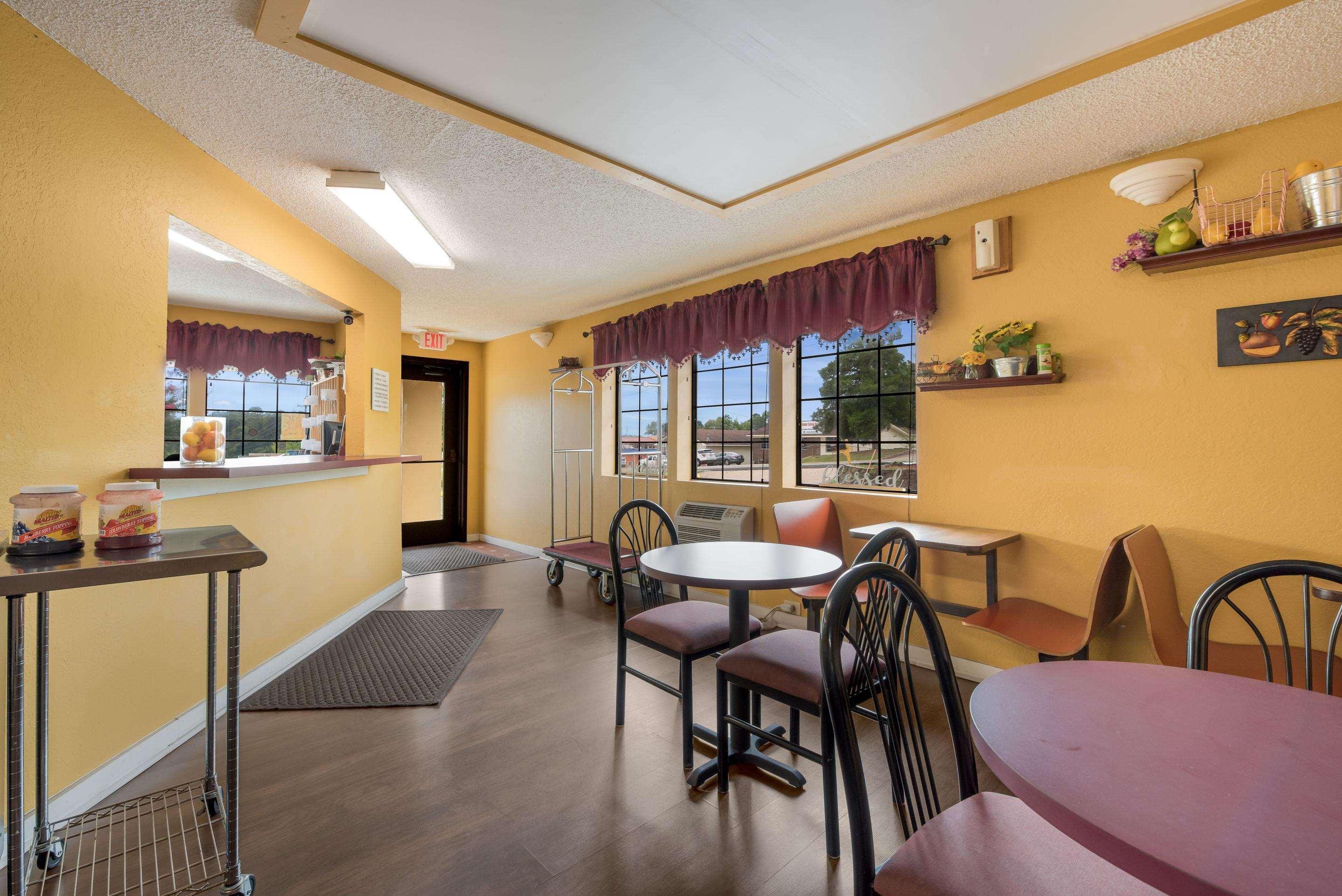 Rodeway Inn Benton Exterior photo